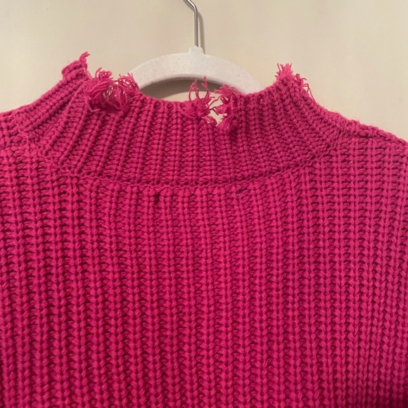 COPY - DOLLS KILL distressed edges cropped sweater - Picture 5 of 7